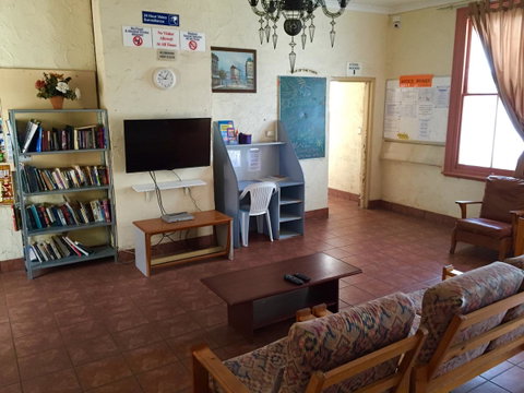 Hay Street Traveller\'s Inn - Kawana Tourism 13