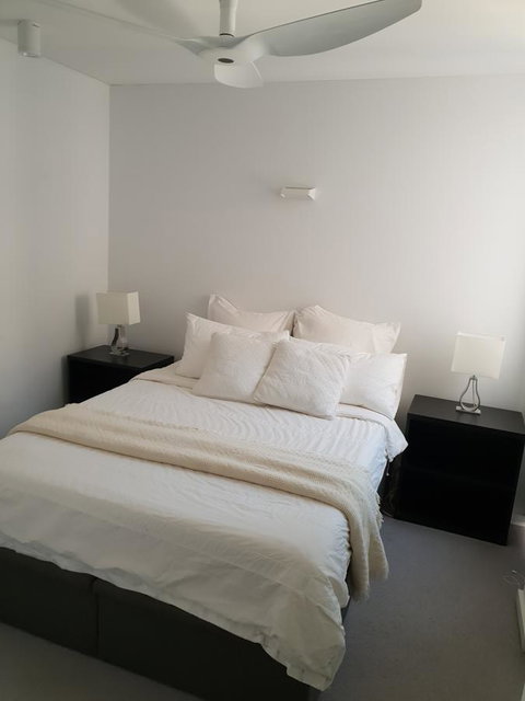 Modern Northbridge Apartment - Kawana Tourism 9