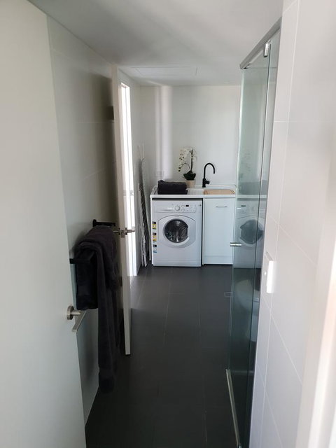 Modern Northbridge Apartment - Kawana Tourism 6