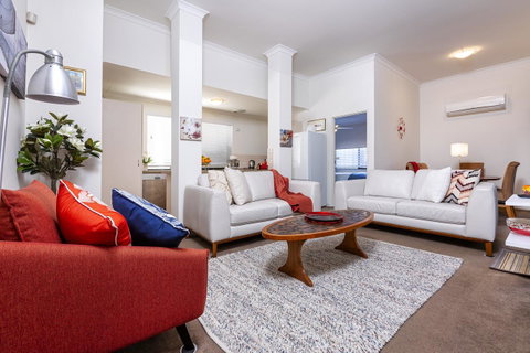 Como Executive Apartment - Kawana Tourism 0