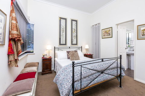 Como Executive Apartment - Kawana Tourism 6