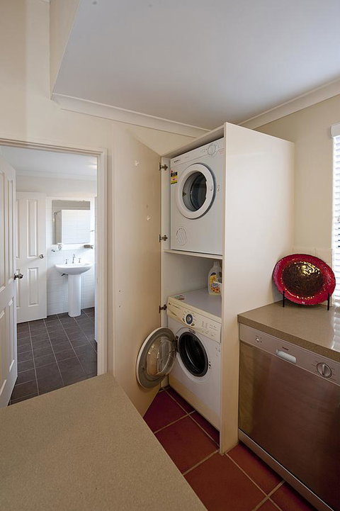 Como Executive Apartment - Kawana Tourism 14