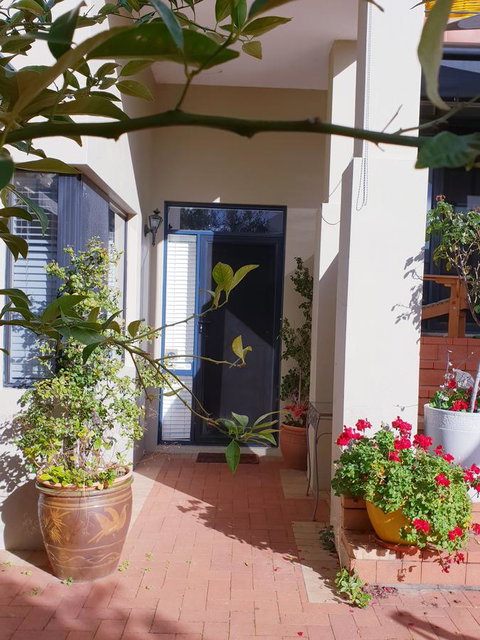 Como Executive Apartment - Kawana Tourism 3