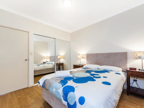 James On The Park - Executive Escapes - Kawana Tourism 7