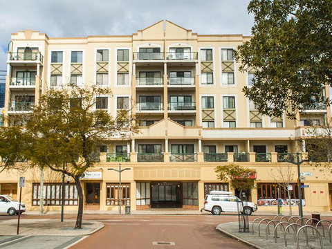 James On The Park - Executive Escapes - Kawana Tourism 4