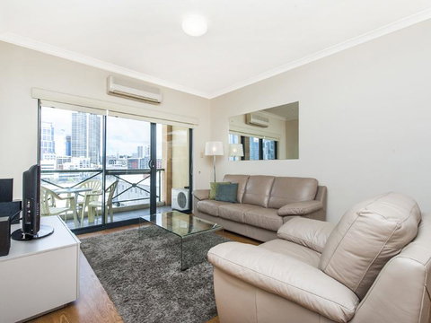 James On The Park - Executive Escapes - Kawana Tourism 6