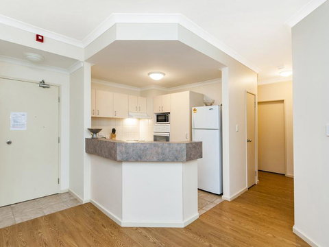 James On The Park - Executive Escapes - Kawana Tourism 22