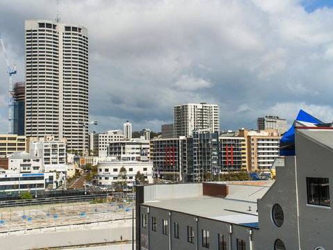 James On The Park - Executive Escapes - Kawana Tourism 13