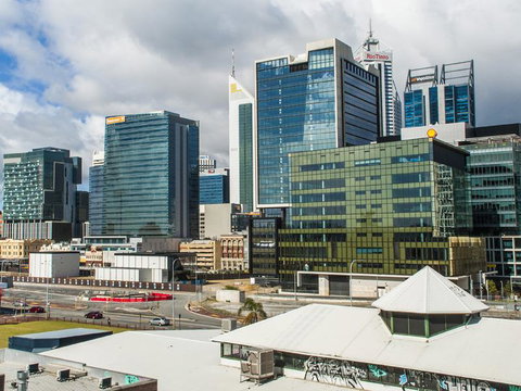 James On The Park - Executive Escapes - Kawana Tourism 2