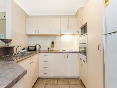 James On The Park - Executive Escapes - Kawana Tourism 17