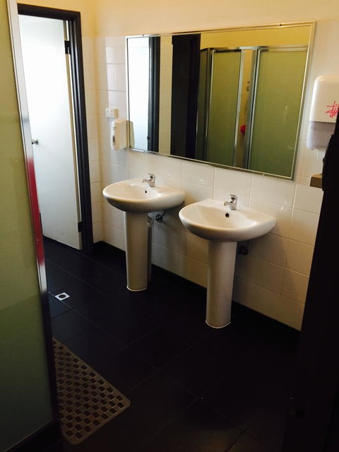 Shiralee Hostel -note - Valid Passport Required To Check In - Kawana Tourism 19