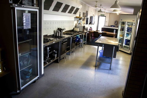 Shiralee Hostel -note - Valid Passport Required To Check In - Kawana Tourism 9