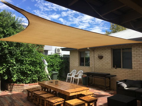 Shiralee Hostel -note - Valid Passport Required To Check In - Kawana Tourism 1