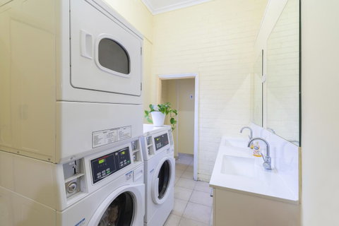 MyOZexp Aberdeen Lodge - Kawana Tourism 6