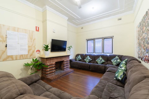 MyOZexp Aberdeen Lodge - Kawana Tourism 4