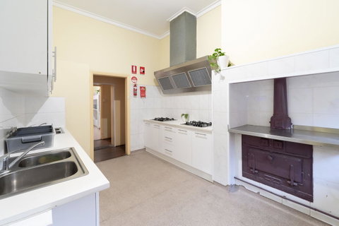 MyOZexp Aberdeen Lodge - Kawana Tourism 5