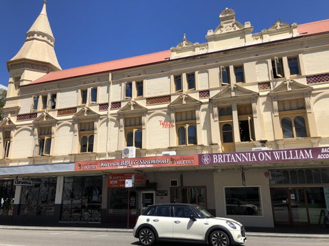 Britannia On William - Kawana Tourism 3