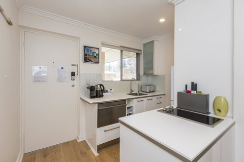 Cottesloe Beach Pines Apartment - Kawana Tourism 3
