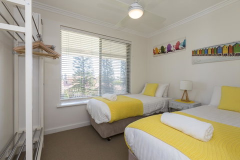 Cottesloe Beach Pines Apartment - Kawana Tourism 8