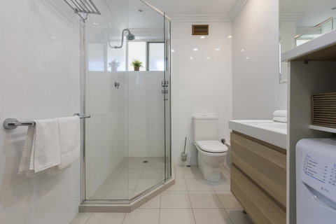 Cottesloe Beach Pines Apartment - Kawana Tourism 9