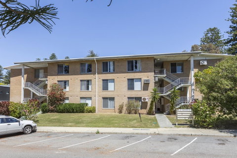 Cottesloe Beach Pines Apartment - Kawana Tourism 12