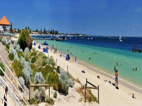 Waikiki Beach Bed And Breakfast - Kawana Tourism 18