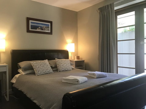 Waikiki Beach Bed And Breakfast - Kawana Tourism 2