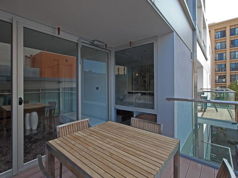 Astra Apartments Perth - Zenith - Kawana Tourism 3