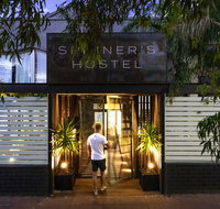 Spinners Hostel - Kawana Tourism
