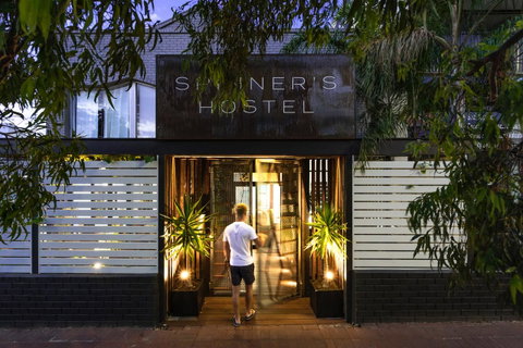 Spinners Hostel - Kawana Tourism 0