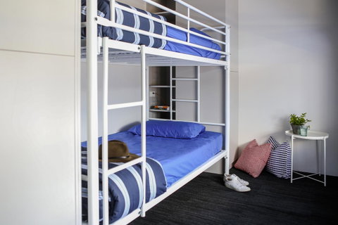 Spinners Hostel - Kawana Tourism 1