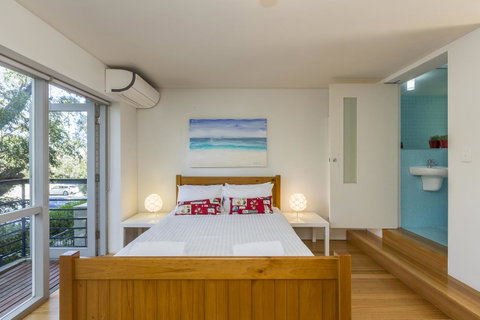Cottesloe Tree Top Studio - Executive Escapes - Kawana Tourism 8