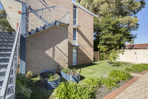 Cottesloe Tree Top Studio - Executive Escapes - Kawana Tourism 9