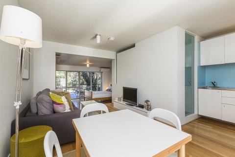 Cottesloe Tree Top Studio - Executive Escapes - Kawana Tourism 1