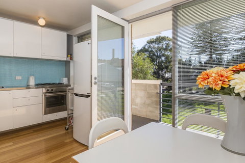Cottesloe Tree Top Studio - Executive Escapes - Kawana Tourism 5
