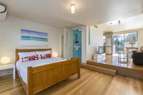 Cottesloe Tree Top Studio - Executive Escapes - Kawana Tourism 0