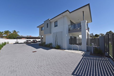 Modern Apartment Redcliffe Near Perth Airport: 0126 - Kawana Tourism 41