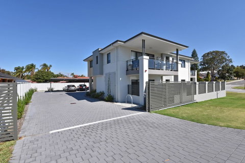 Modern Apartment Redcliffe Near Perth Airport: 0126 - Kawana Tourism 42