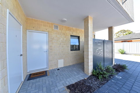 Modern Apartment Redcliffe Near Perth Airport: 0126 - Kawana Tourism 37