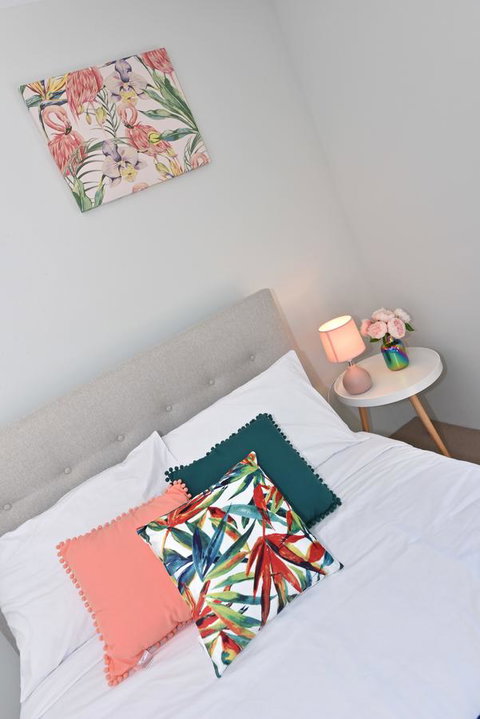 Modern Apartment Redcliffe Near Perth Airport: 0126 - Kawana Tourism 11