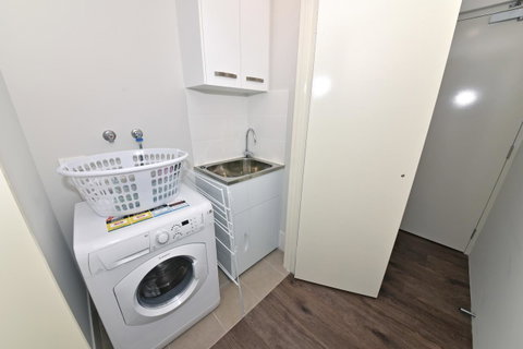Modern Apartment Redcliffe Near Perth Airport: 0126 - Kawana Tourism 25
