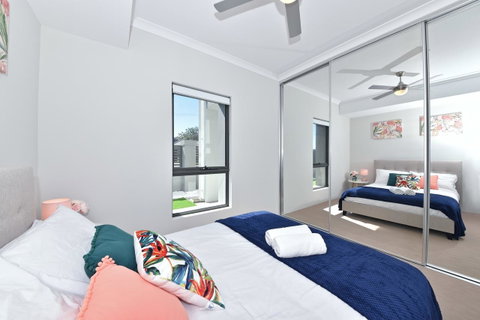 Modern Apartment Redcliffe Near Perth Airport: 0126 - Kawana Tourism 10