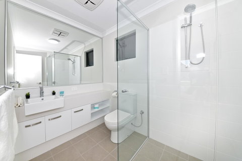 Modern Apartment Redcliffe Near Perth Airport: 0126 - Kawana Tourism 14