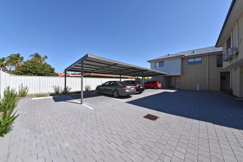 Modern Apartment Redcliffe Near Perth Airport: 0126 - Kawana Tourism 35