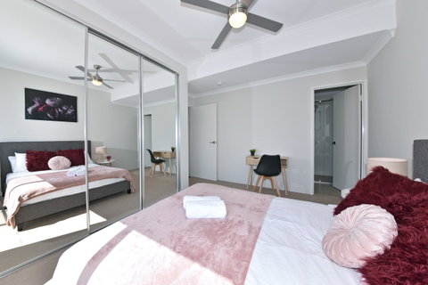 Modern Apartment Redcliffe Near Perth Airport: 0126 - Kawana Tourism 5