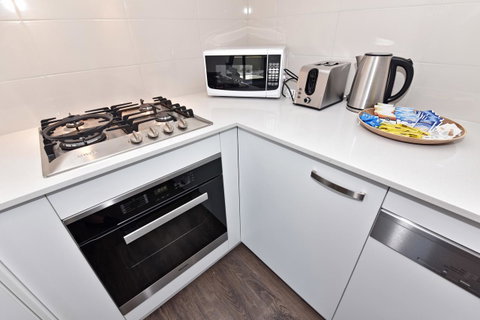 Modern Apartment Redcliffe Near Perth Airport: 0126 - Kawana Tourism 20