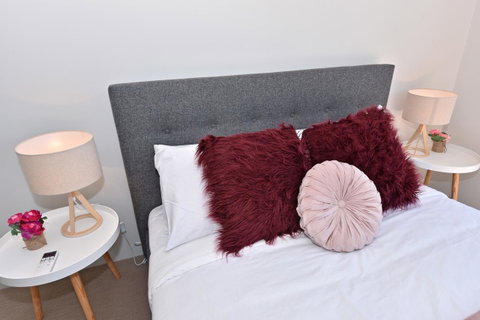Modern Apartment Redcliffe Near Perth Airport: 0126 - Kawana Tourism 7