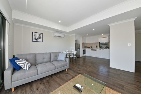 Modern Apartment Redcliffe Near Perth Airport: 0126 - Kawana Tourism 16