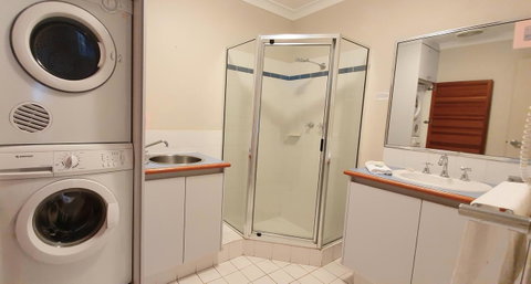 Scarborough Beach Front Resort - Shell Seven - Kawana Tourism 13