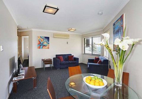 Scarborough Beach Front Resort - Shell Seven - Kawana Tourism 10